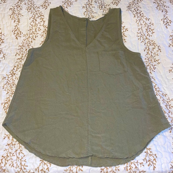 EUC army green pocketed tank top Cookies Hawaii Big Island button down blouse - Picture 1 of 6